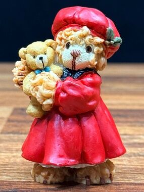 THE BEARSLEY FAMILY 1995 House of Lloyd “Penelope” Bear Figurine